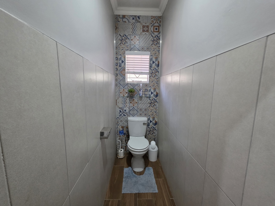 4 Bedroom Property for Sale in Jim Fouchepark Free State